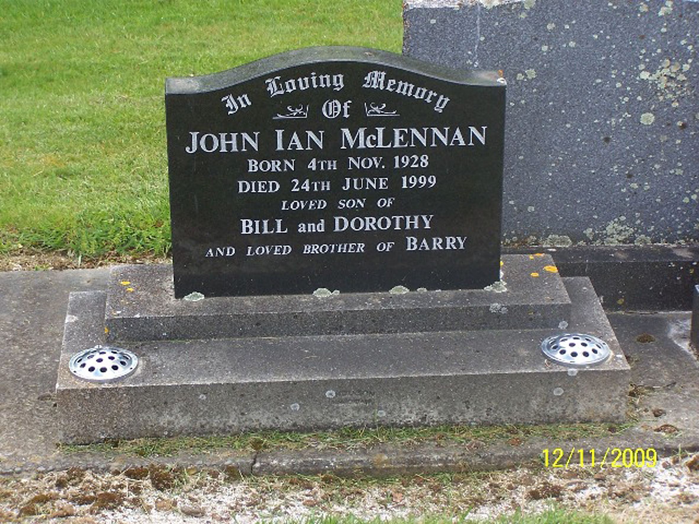 Photo of headstones/John Ian Mclennan died 1999 MI Taihape